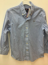 Load image into Gallery viewer, Size 6 Vineyard Vines Boys
