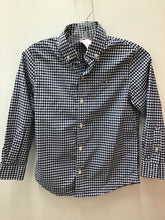 Load image into Gallery viewer, Size 5 Vineyard Vines Boys
