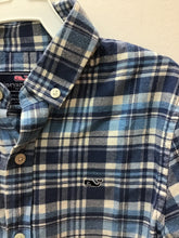 Load image into Gallery viewer, Size 7 Vineyard Vines Boys

