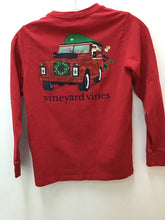 Load image into Gallery viewer, Size 8 Vineyard Vines Boys
