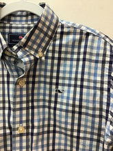 Load image into Gallery viewer, Size 8 Vineyard Vines Boys
