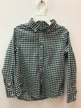 Load image into Gallery viewer, Size 5 Vineyard Vines Boys
