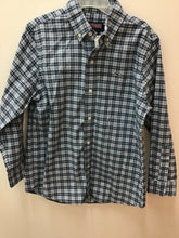 Load image into Gallery viewer, Size 6 Vineyard Vines Boys
