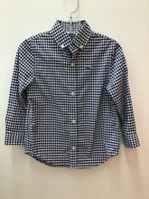 Load image into Gallery viewer, Size 2T Vineyard Vines Boys
