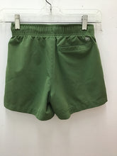 Load image into Gallery viewer, Size 8 Vineyard Vines Boys
