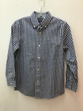 Load image into Gallery viewer, Size 8 Vineyard Vines Boys
