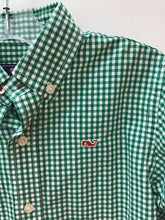 Load image into Gallery viewer, Size 6 Vineyard Vines Boys
