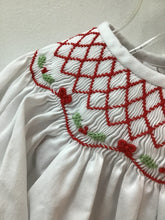 Load image into Gallery viewer, Size 3T stitchy fish Girls
