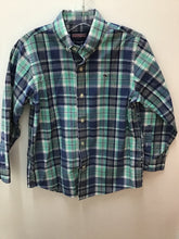 Load image into Gallery viewer, Size 6 Vineyard Vines Boys
