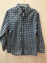 Load image into Gallery viewer, Size 6 Vineyard Vines Boys
